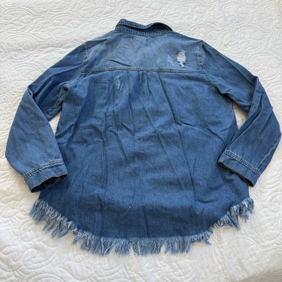 Risen Distressed Denim Pearl Snap Button‎ Raw Frayed Hem Shirt Women's Large EUC - Picture 3 of 11